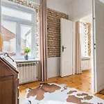 Next To Cathedral Square, Stylish 2Bd Gem, Skapo St