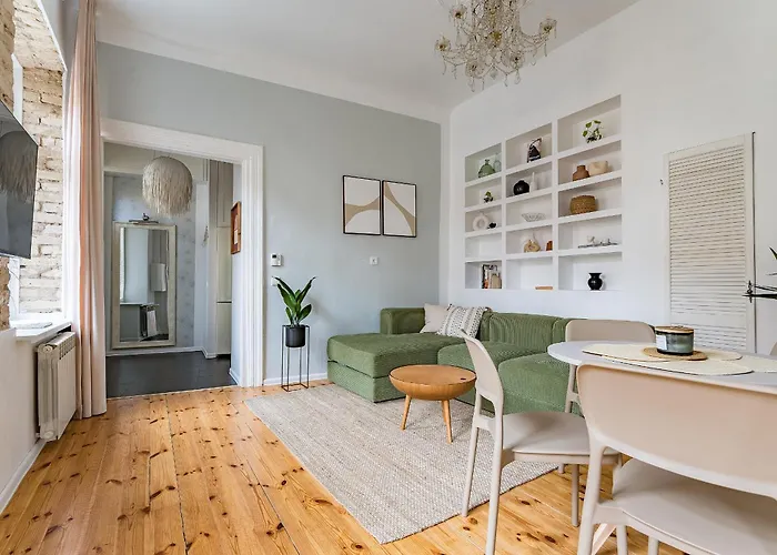 Next To Cathedral Square, Stylish 2Bd Gem, Skapo St