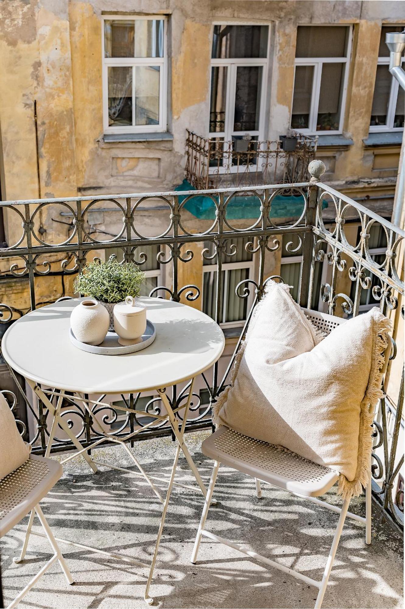 Next To Cathedral Square, Stylish 2bd Gem, Skapo St Vilnius